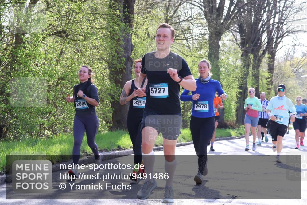 12.04.2026 - 45. Internationalen Wilhelmsburger Insellauf Yannick Fuchs http://msf.ph/oto/9491486 12.04.2026 10:41:52 Laufen 2004, 3291, 5727, 2978, 2600, 501 meine-sportfotos.de