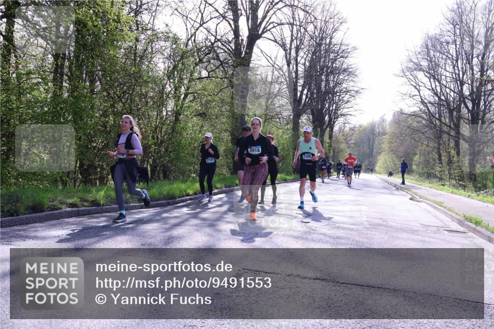 12.04.2026 - 45. Internationalen Wilhelmsburger Insellauf Yannick Fuchs http://msf.ph/oto/9491553 12.04.2026 10:42:05 Laufen 2701, 3918, 2399 meine-sportfotos.de