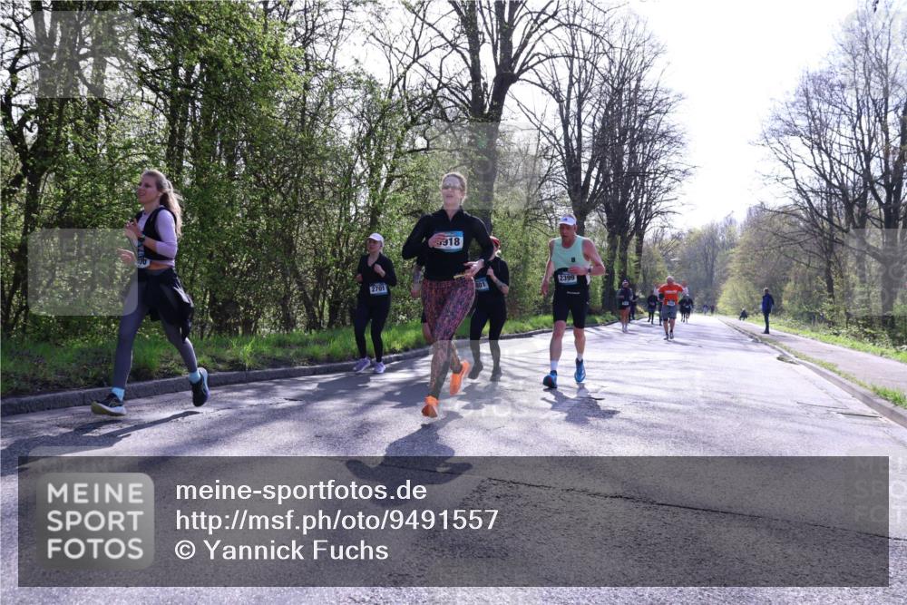 12.04.2026 - 45. Internationalen Wilhelmsburger Insellauf Yannick Fuchs http://msf.ph/oto/9491557 12.04.2026 10:42:06 Laufen 2701, 918, 801, 2399 meine-sportfotos.de