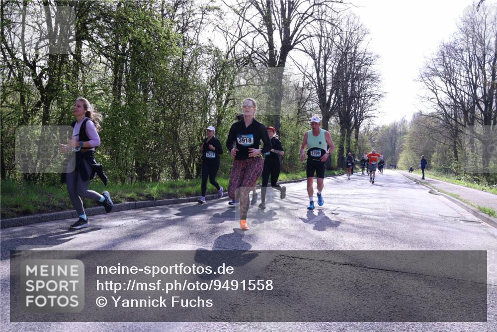 12.04.2026 - 45. Internationalen Wilhelmsburger Insellauf Yannick Fuchs http://msf.ph/oto/9491558 12.04.2026 10:42:06 Laufen 2701, 3918, 2399 meine-sportfotos.de