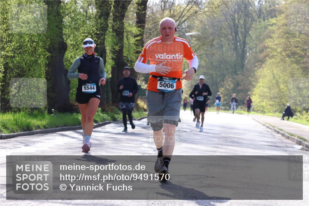 12.04.2026 - 45. Internationalen Wilhelmsburger Insellauf Yannick Fuchs http://msf.ph/oto/9491570 12.04.2026 10:42:09 Laufen 5544, 008, 5006, 1418 meine-sportfotos.de