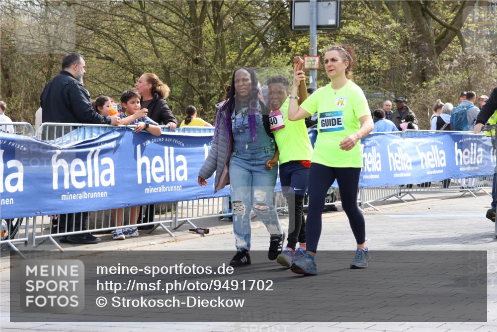 12.04.2026 - 45. Internationalen Wilhelmsburger Insellauf Strokosch-Dieckow http://msf.ph/oto/9491702 12.04.2026 14:56:52 Ziel  meine-sportfotos.de