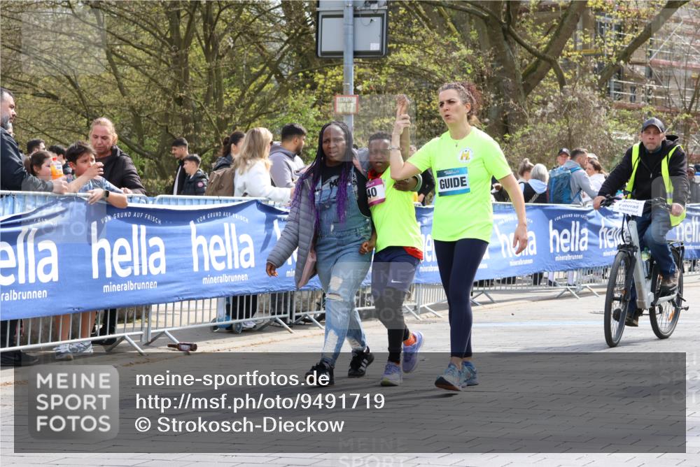 12.04.2026 - 45. Internationalen Wilhelmsburger Insellauf Strokosch-Dieckow http://msf.ph/oto/9491719 12.04.2026 14:56:51 Ziel  meine-sportfotos.de