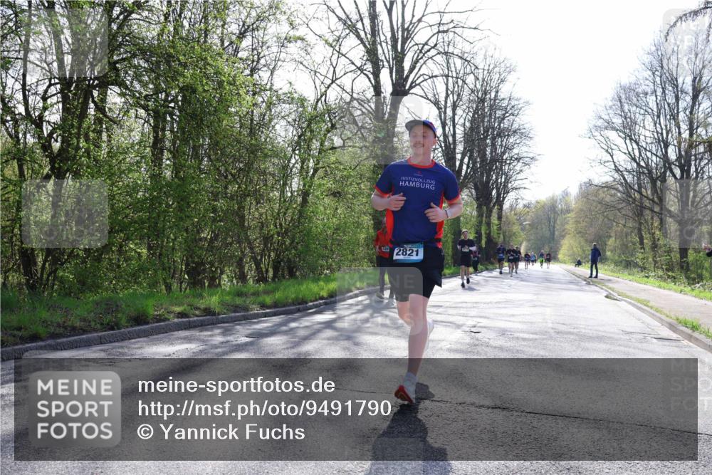 12.04.2026 - 45. Internationalen Wilhelmsburger Insellauf Yannick Fuchs http://msf.ph/oto/9491790 12.04.2026 10:43:04 Laufen 2821 meine-sportfotos.de