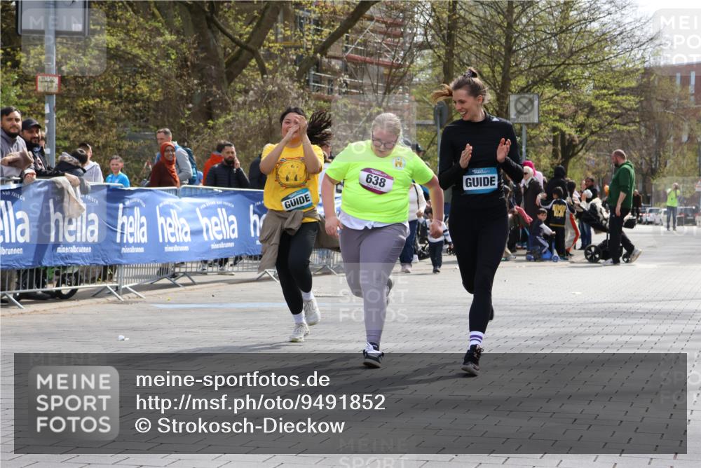 12.04.2026 - 45. Internationalen Wilhelmsburger Insellauf Strokosch-Dieckow http://msf.ph/oto/9491852 12.04.2026 14:55:16 Ziel 638 meine-sportfotos.de