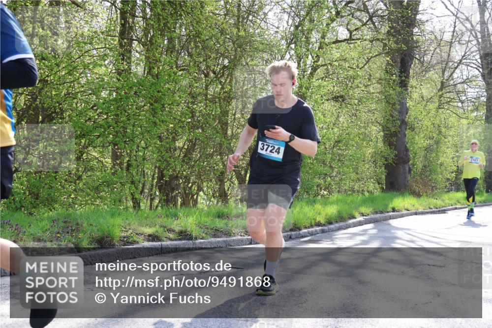 12.04.2026 - 45. Internationalen Wilhelmsburger Insellauf Yannick Fuchs http://msf.ph/oto/9491868 12.04.2026 10:43:17 Laufen 3724, 2921 meine-sportfotos.de