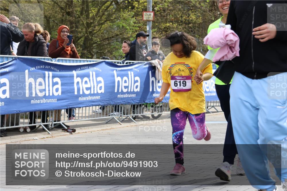 12.04.2026 - 45. Internationalen Wilhelmsburger Insellauf Strokosch-Dieckow http://msf.ph/oto/9491903 12.04.2026 14:54:06 Ziel 619 meine-sportfotos.de