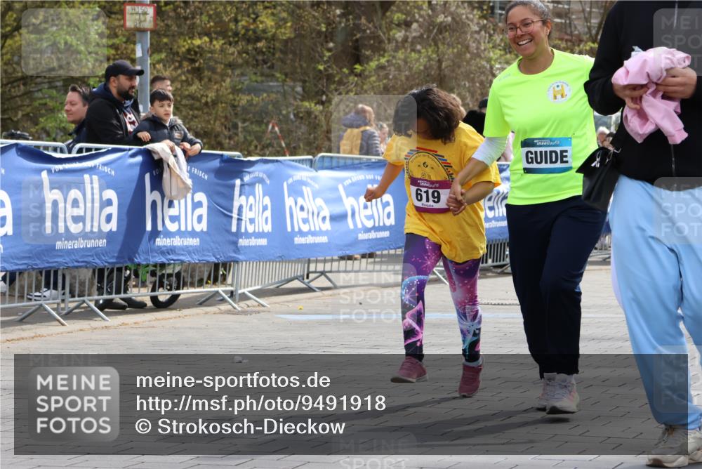 12.04.2026 - 45. Internationalen Wilhelmsburger Insellauf Strokosch-Dieckow http://msf.ph/oto/9491918 12.04.2026 14:54:05 Ziel 619 meine-sportfotos.de