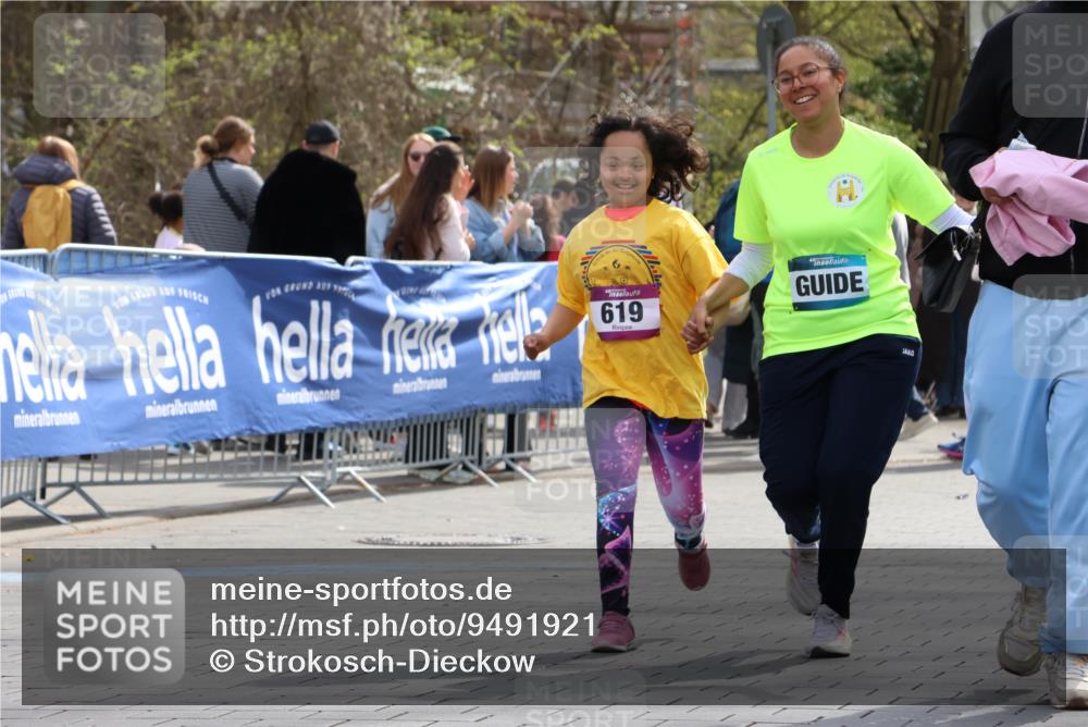 12.04.2026 - 45. Internationalen Wilhelmsburger Insellauf Strokosch-Dieckow http://msf.ph/oto/9491921 12.04.2026 14:54:04 Ziel 619 meine-sportfotos.de
