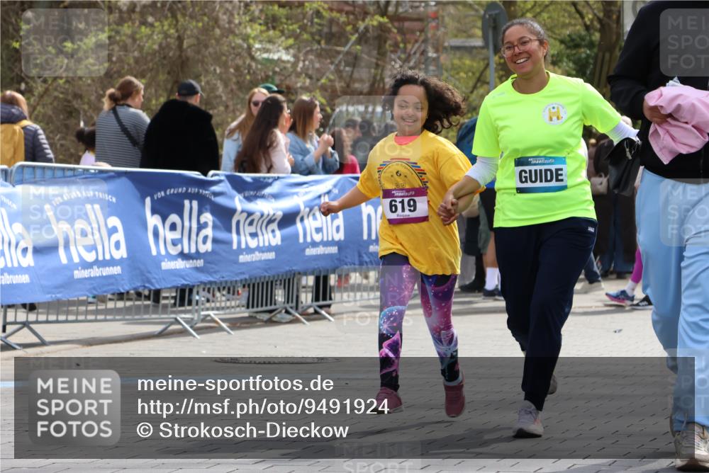 12.04.2026 - 45. Internationalen Wilhelmsburger Insellauf Strokosch-Dieckow http://msf.ph/oto/9491924 12.04.2026 14:54:04 Ziel 619 meine-sportfotos.de
