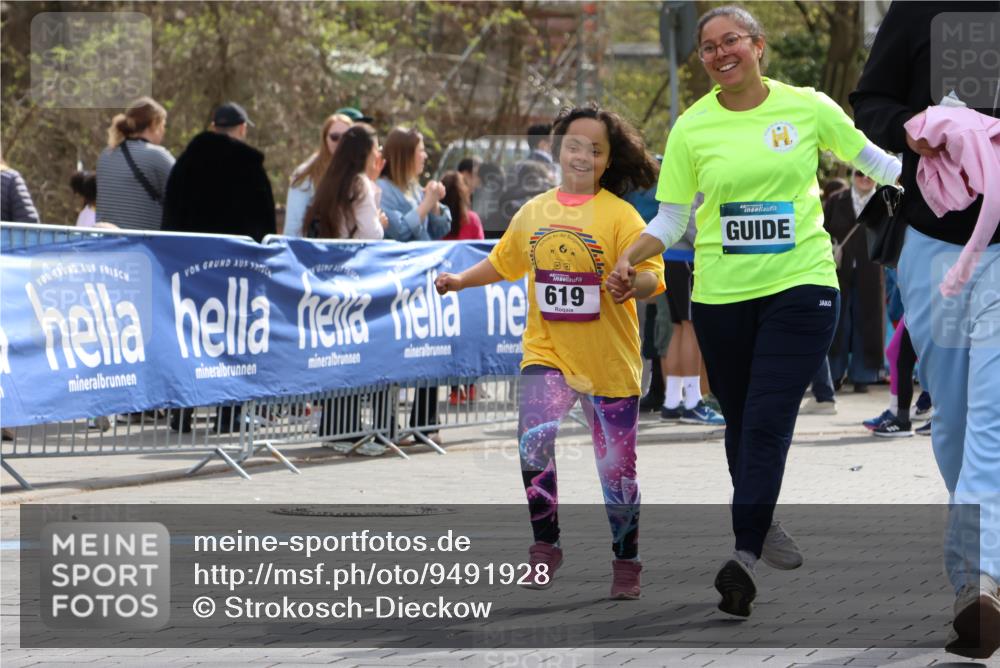 12.04.2026 - 45. Internationalen Wilhelmsburger Insellauf Strokosch-Dieckow http://msf.ph/oto/9491928 12.04.2026 14:54:04 Ziel 619 meine-sportfotos.de