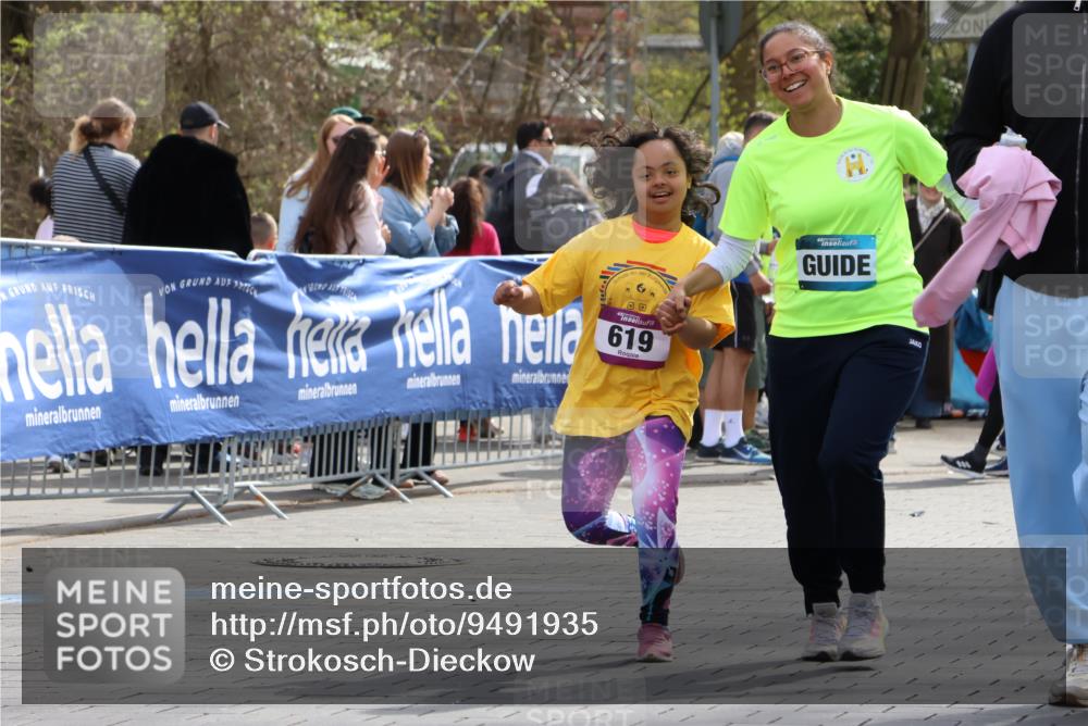 12.04.2026 - 45. Internationalen Wilhelmsburger Insellauf Strokosch-Dieckow http://msf.ph/oto/9491935 12.04.2026 14:54:04 Ziel 619 meine-sportfotos.de