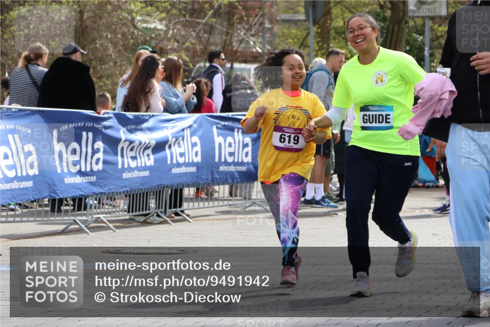 12.04.2026 - 45. Internationalen Wilhelmsburger Insellauf Strokosch-Dieckow http://msf.ph/oto/9491942 12.04.2026 14:54:04 Ziel 619 meine-sportfotos.de