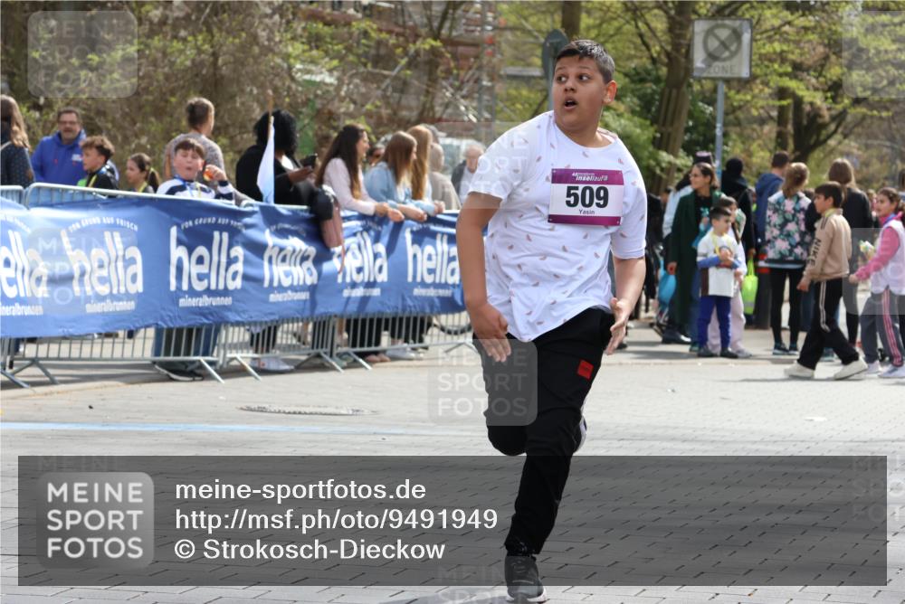 12.04.2026 - 45. Internationalen Wilhelmsburger Insellauf Strokosch-Dieckow http://msf.ph/oto/9491949 12.04.2026 14:52:59 Ziel 1040, 509 meine-sportfotos.de