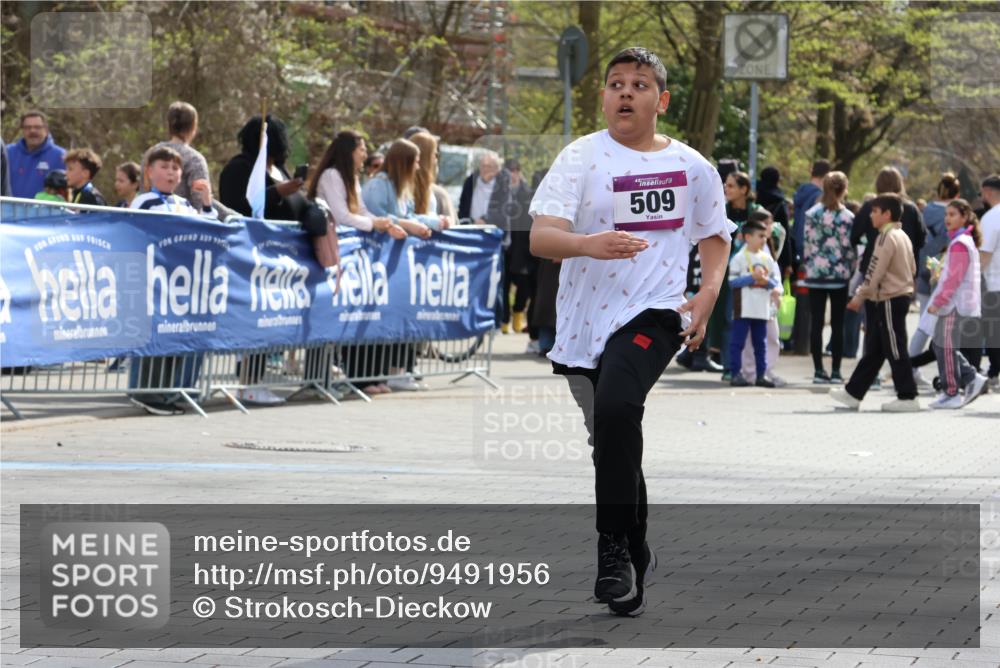 12.04.2026 - 45. Internationalen Wilhelmsburger Insellauf Strokosch-Dieckow http://msf.ph/oto/9491956 12.04.2026 14:52:59 Ziel 1040, 509 meine-sportfotos.de