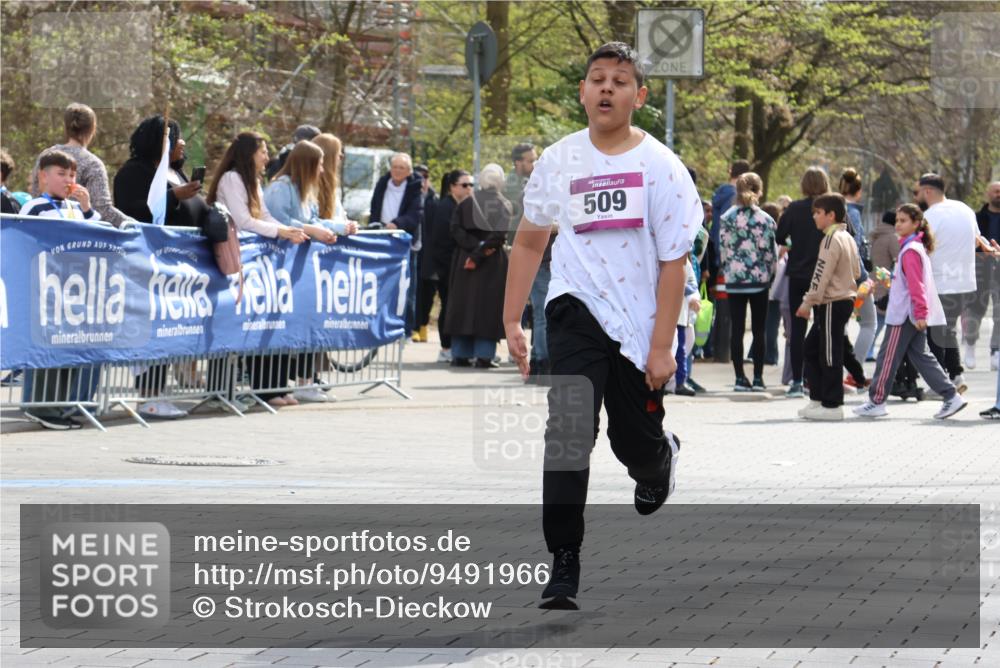 12.04.2026 - 45. Internationalen Wilhelmsburger Insellauf Strokosch-Dieckow http://msf.ph/oto/9491966 12.04.2026 14:52:59 Ziel 1040, 509 meine-sportfotos.de
