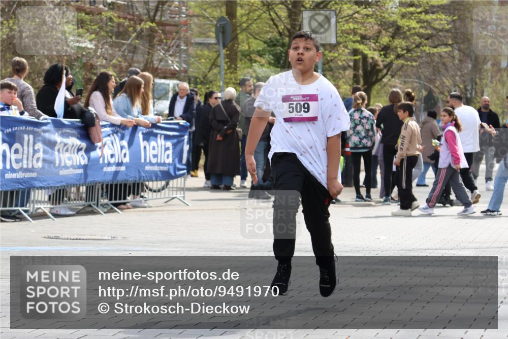 12.04.2026 - 45. Internationalen Wilhelmsburger Insellauf Strokosch-Dieckow http://msf.ph/oto/9491970 12.04.2026 14:52:59 Ziel 1040, 509 meine-sportfotos.de