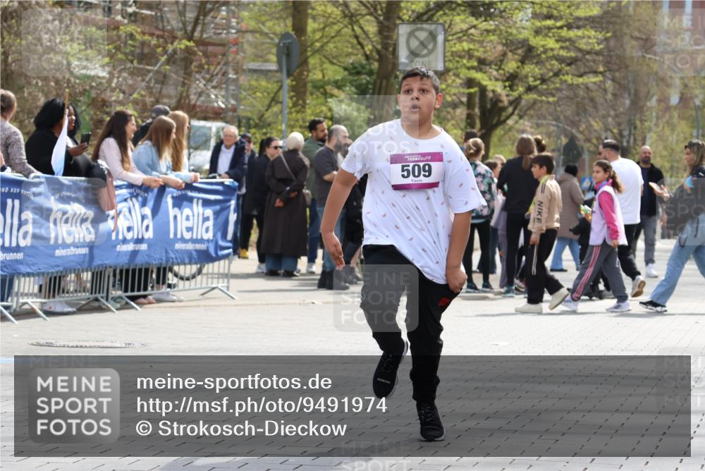 12.04.2026 - 45. Internationalen Wilhelmsburger Insellauf Strokosch-Dieckow http://msf.ph/oto/9491974 12.04.2026 14:52:59 Ziel 1040, 509 meine-sportfotos.de