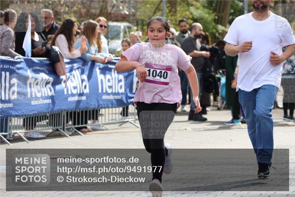 12.04.2026 - 45. Internationalen Wilhelmsburger Insellauf Strokosch-Dieckow http://msf.ph/oto/9491977 12.04.2026 14:52:55 Ziel 1040, 509 meine-sportfotos.de