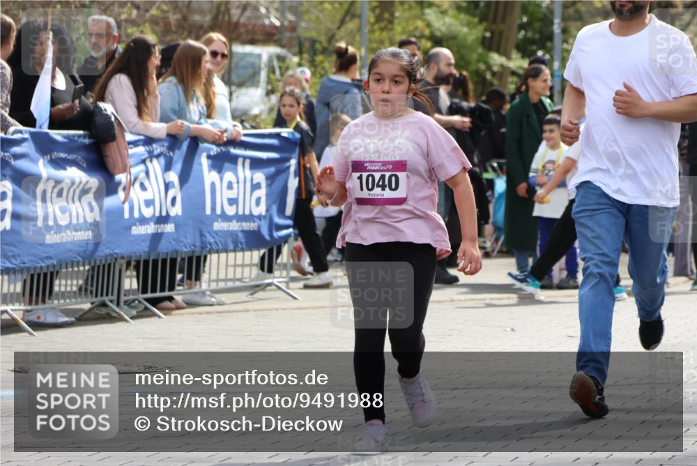12.04.2026 - 45. Internationalen Wilhelmsburger Insellauf Strokosch-Dieckow http://msf.ph/oto/9491988 12.04.2026 14:52:55 Ziel 1040, 509 meine-sportfotos.de