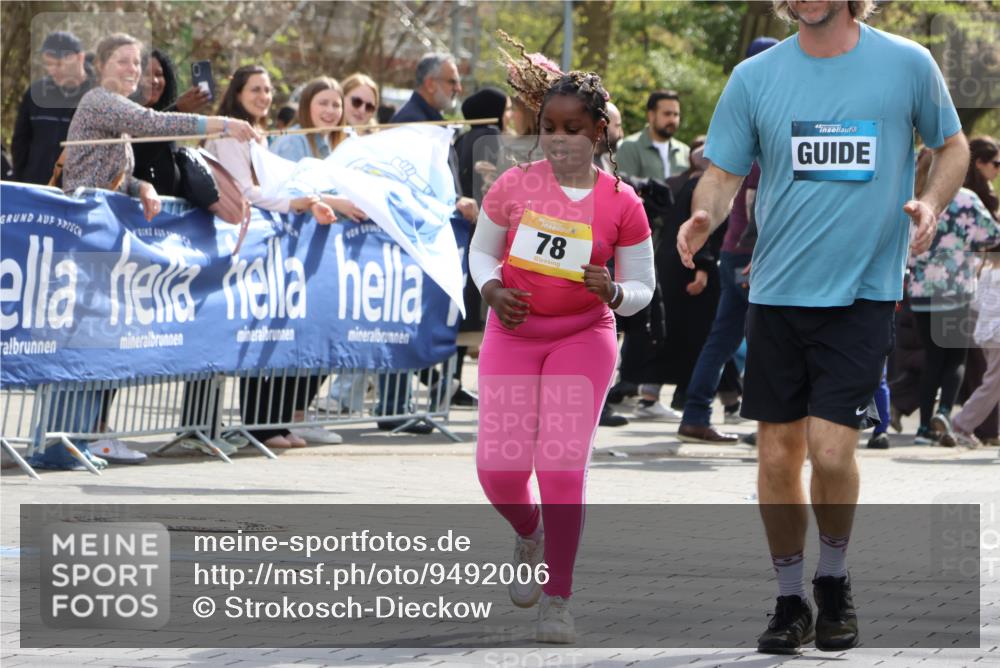 12.04.2026 - 45. Internationalen Wilhelmsburger Insellauf Strokosch-Dieckow http://msf.ph/oto/9492006 12.04.2026 14:52:41 Ziel 546, 1803, 450 meine-sportfotos.de