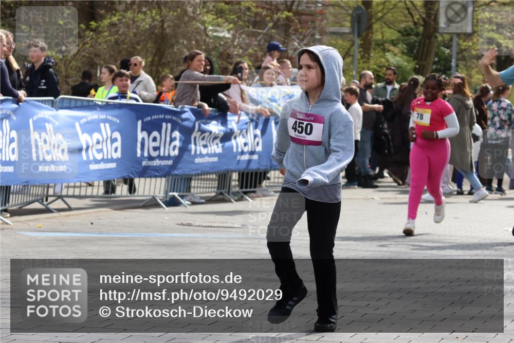 12.04.2026 - 45. Internationalen Wilhelmsburger Insellauf Strokosch-Dieckow http://msf.ph/oto/9492029 12.04.2026 14:52:40 Ziel 546, 1803, 450 meine-sportfotos.de