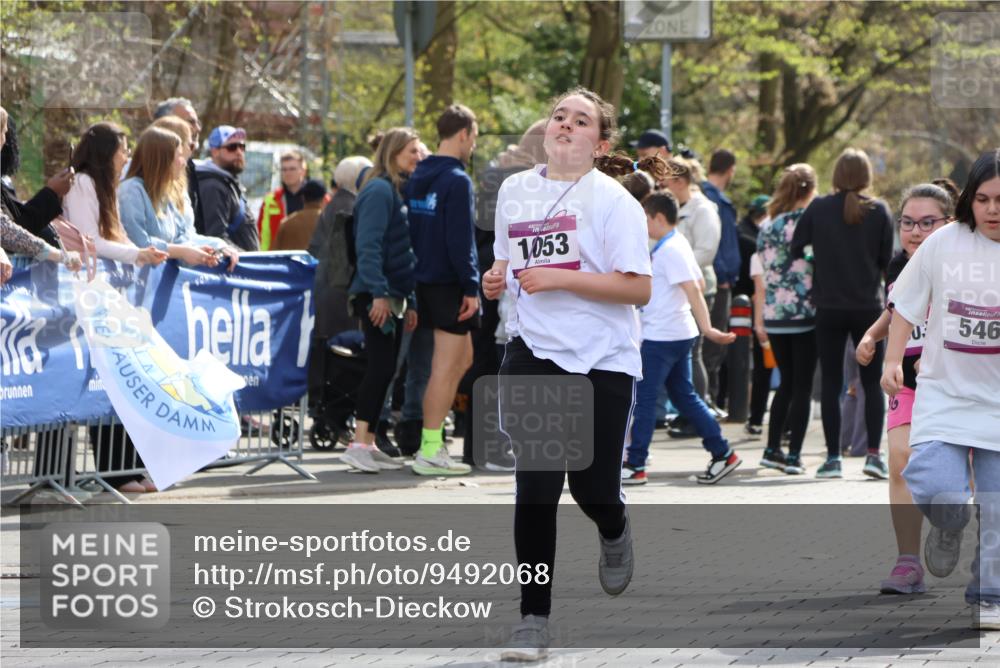 12.04.2026 - 45. Internationalen Wilhelmsburger Insellauf Strokosch-Dieckow http://msf.ph/oto/9492068 12.04.2026 14:52:29 Ziel 498, 1053, 546, 1803 meine-sportfotos.de