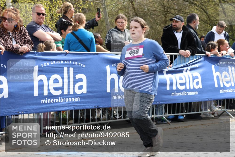 12.04.2026 - 45. Internationalen Wilhelmsburger Insellauf Strokosch-Dieckow http://msf.ph/oto/9492085 12.04.2026 14:52:22 Ziel 570, 354, 507, 498 meine-sportfotos.de