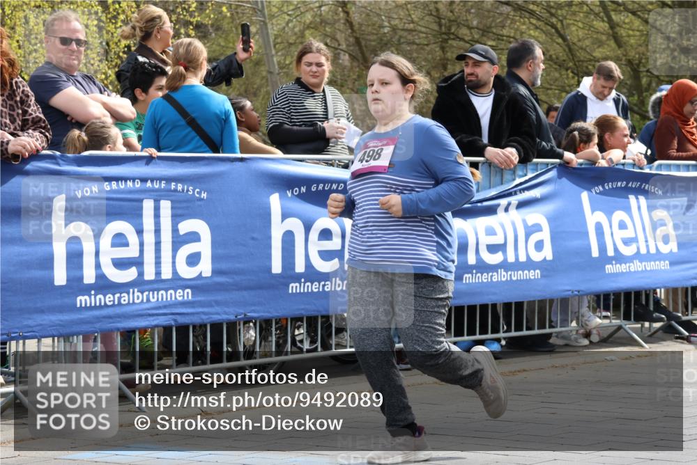 12.04.2026 - 45. Internationalen Wilhelmsburger Insellauf Strokosch-Dieckow http://msf.ph/oto/9492089 12.04.2026 14:52:22 Ziel 570, 354, 507, 498 meine-sportfotos.de