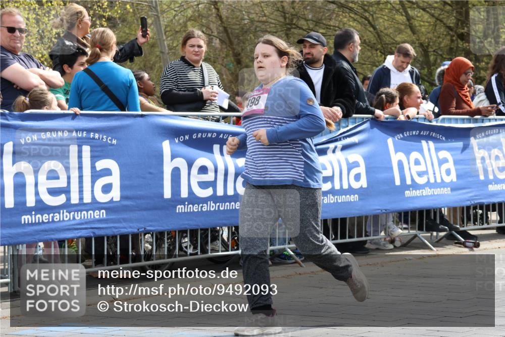12.04.2026 - 45. Internationalen Wilhelmsburger Insellauf Strokosch-Dieckow http://msf.ph/oto/9492093 12.04.2026 14:52:22 Ziel 570, 354, 507, 498 meine-sportfotos.de