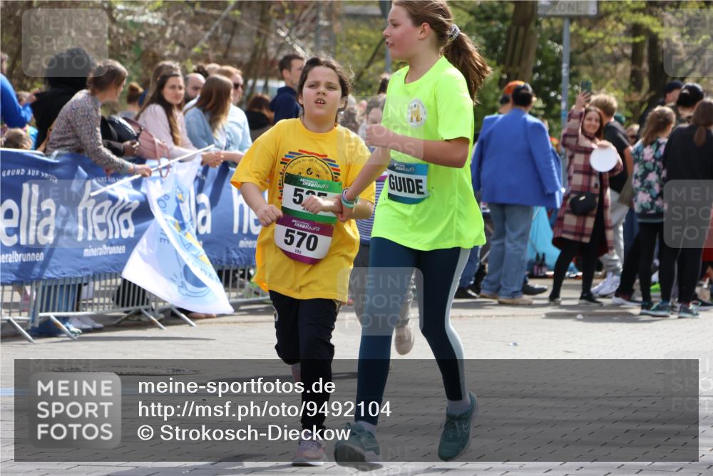 12.04.2026 - 45. Internationalen Wilhelmsburger Insellauf Strokosch-Dieckow http://msf.ph/oto/9492104 12.04.2026 14:52:17 Ziel 349, 581, 570, 354, 507, 498 meine-sportfotos.de