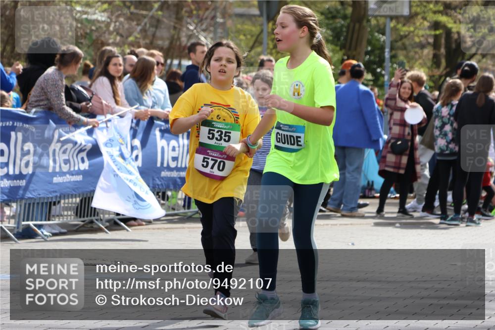 12.04.2026 - 45. Internationalen Wilhelmsburger Insellauf Strokosch-Dieckow http://msf.ph/oto/9492107 12.04.2026 14:52:17 Ziel 349, 581, 570, 354, 507, 498 meine-sportfotos.de