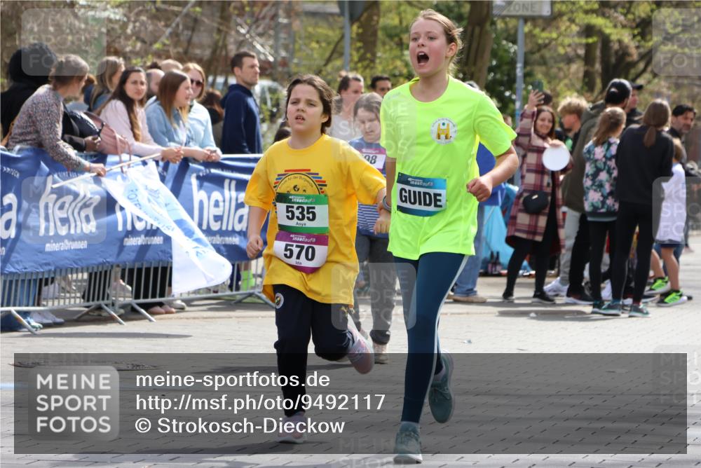 12.04.2026 - 45. Internationalen Wilhelmsburger Insellauf Strokosch-Dieckow http://msf.ph/oto/9492117 12.04.2026 14:52:17 Ziel 349, 581, 570, 354, 507, 498 meine-sportfotos.de