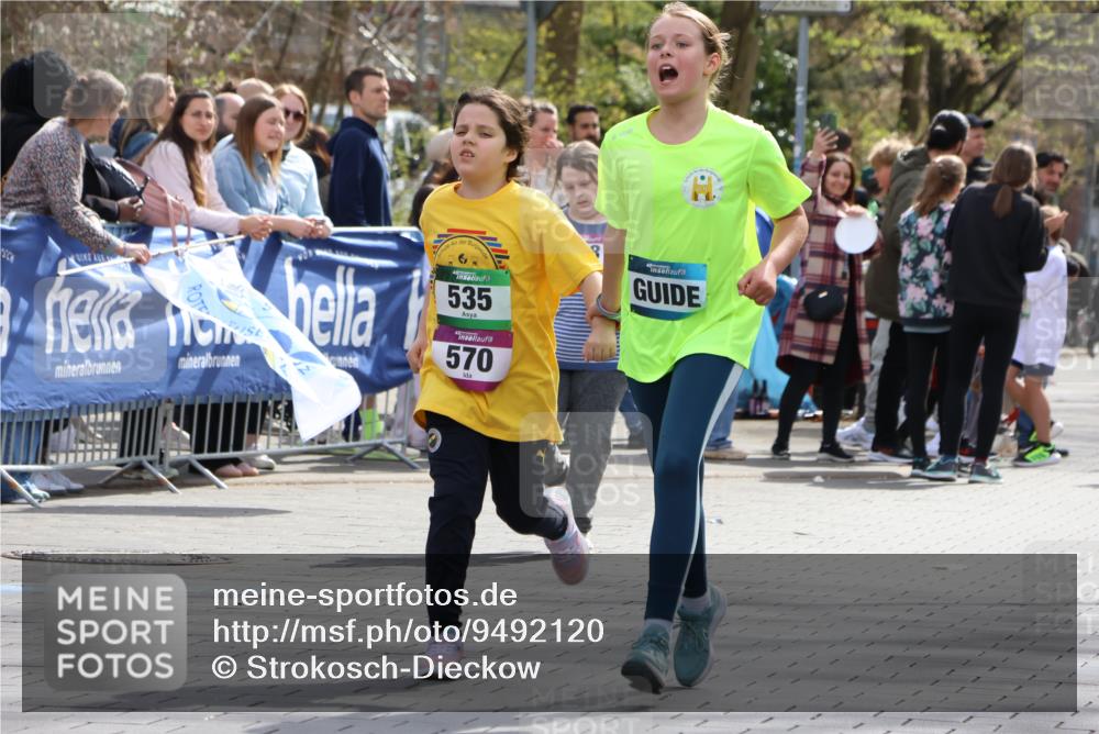 12.04.2026 - 45. Internationalen Wilhelmsburger Insellauf Strokosch-Dieckow http://msf.ph/oto/9492120 12.04.2026 14:52:17 Ziel 349, 581, 570, 354, 507, 498 meine-sportfotos.de