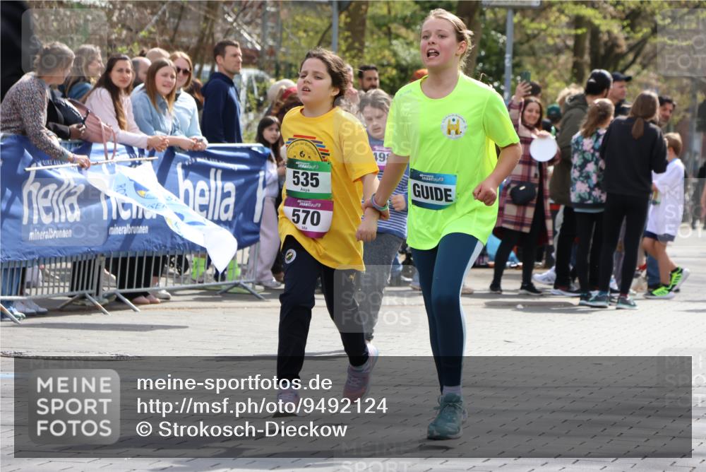 12.04.2026 - 45. Internationalen Wilhelmsburger Insellauf Strokosch-Dieckow http://msf.ph/oto/9492124 12.04.2026 14:52:17 Ziel 349, 581, 570, 354, 507, 498 meine-sportfotos.de