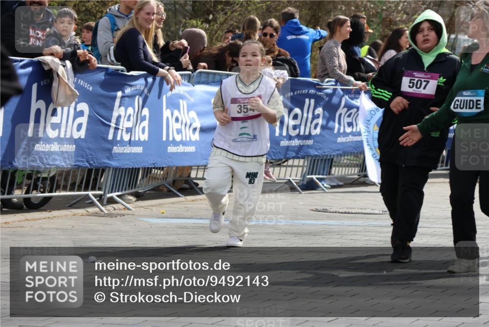 12.04.2026 - 45. Internationalen Wilhelmsburger Insellauf Strokosch-Dieckow http://msf.ph/oto/9492143 12.04.2026 14:52:13 Ziel 349, 581 meine-sportfotos.de