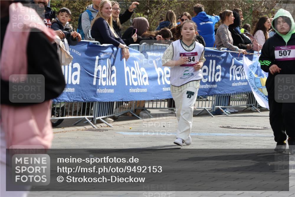 12.04.2026 - 45. Internationalen Wilhelmsburger Insellauf Strokosch-Dieckow http://msf.ph/oto/9492153 12.04.2026 14:52:13 Ziel 349, 581 meine-sportfotos.de