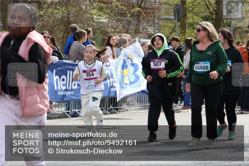 12.04.2026 - 45. Internationalen Wilhelmsburger Insellauf Strokosch-Dieckow http://msf.ph/oto/9492161 12.04.2026 14:52:12 Ziel 349, 581 meine-sportfotos.de