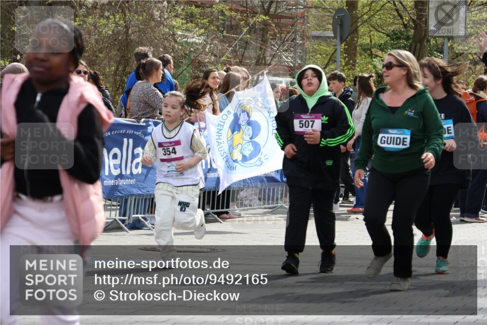 12.04.2026 - 45. Internationalen Wilhelmsburger Insellauf Strokosch-Dieckow http://msf.ph/oto/9492165 12.04.2026 14:52:12 Ziel 349, 581 meine-sportfotos.de