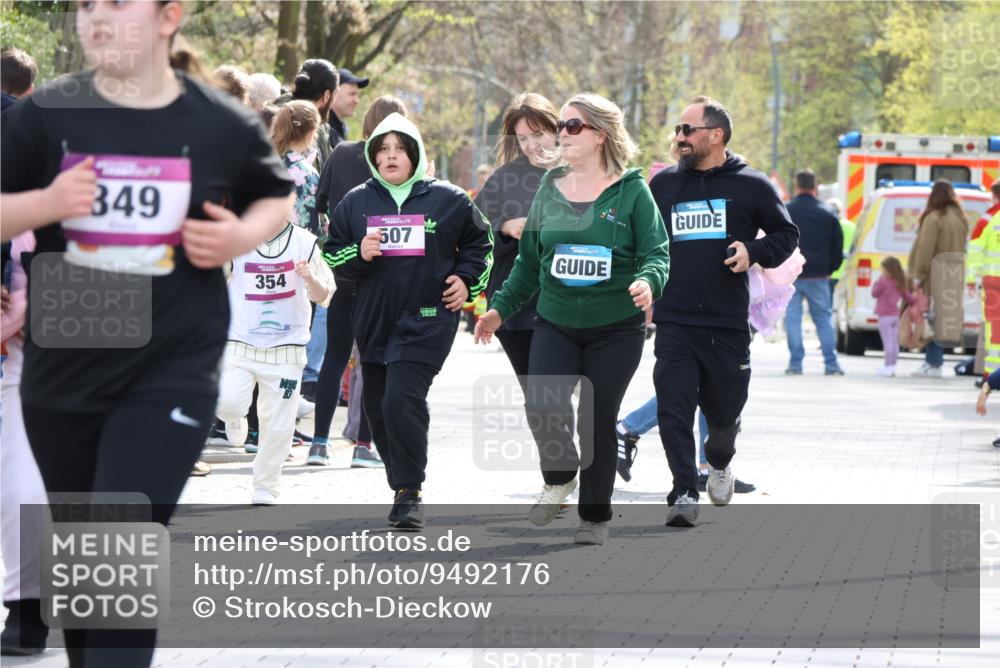 12.04.2026 - 45. Internationalen Wilhelmsburger Insellauf Strokosch-Dieckow http://msf.ph/oto/9492176 12.04.2026 14:52:09 Ziel 341, 349, 581 meine-sportfotos.de
