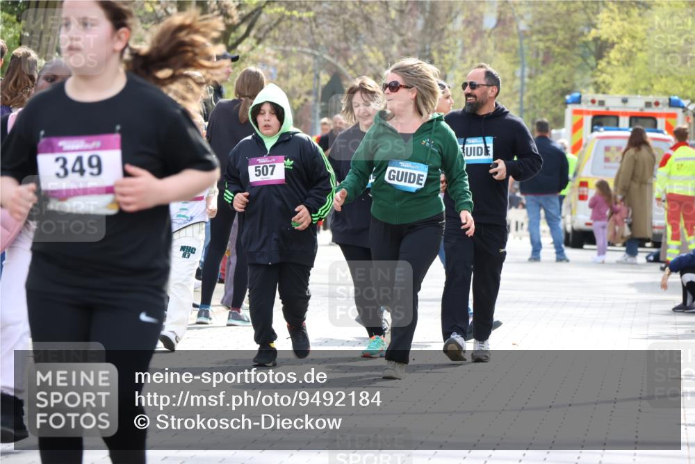 12.04.2026 - 45. Internationalen Wilhelmsburger Insellauf Strokosch-Dieckow http://msf.ph/oto/9492184 12.04.2026 14:52:09 Ziel 341, 349, 581 meine-sportfotos.de