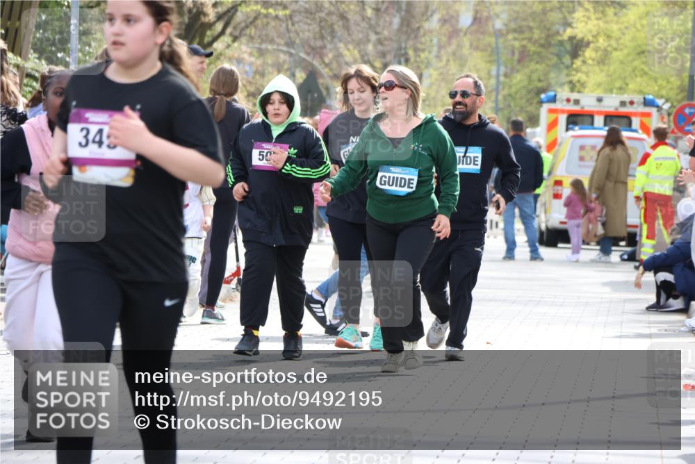 12.04.2026 - 45. Internationalen Wilhelmsburger Insellauf Strokosch-Dieckow http://msf.ph/oto/9492195 12.04.2026 14:52:09 Ziel 341, 349, 581 meine-sportfotos.de