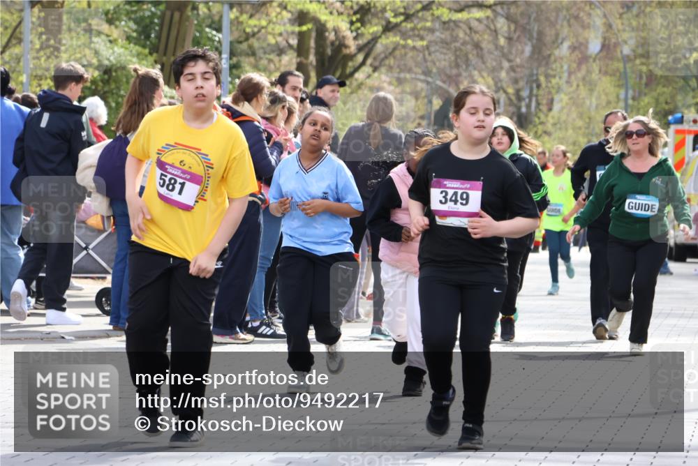 12.04.2026 - 45. Internationalen Wilhelmsburger Insellauf Strokosch-Dieckow http://msf.ph/oto/9492217 12.04.2026 14:52:07 Ziel 341, 349 meine-sportfotos.de