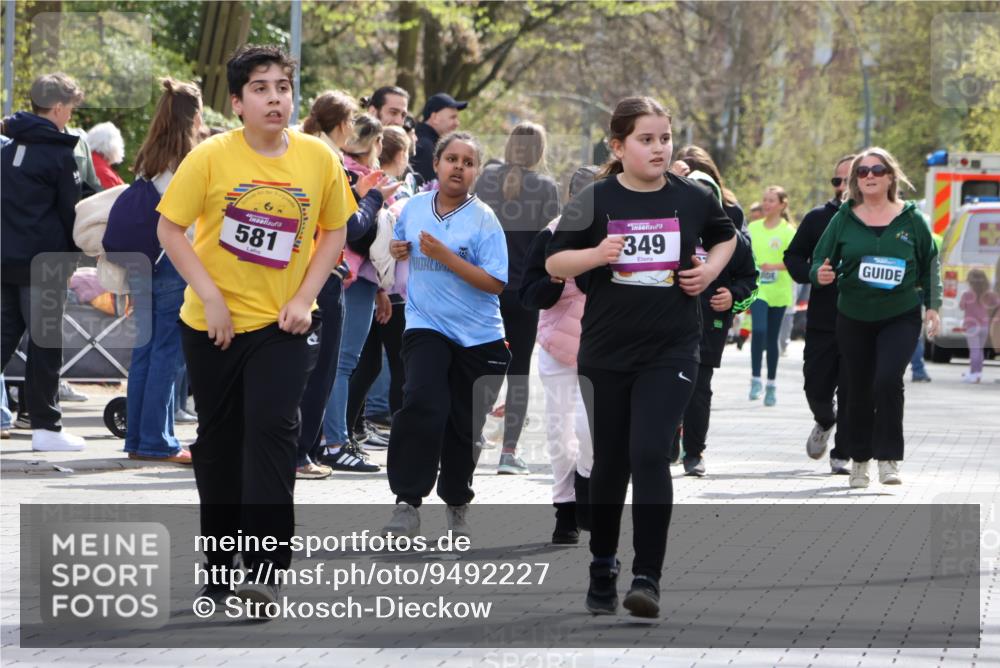 12.04.2026 - 45. Internationalen Wilhelmsburger Insellauf Strokosch-Dieckow http://msf.ph/oto/9492227 12.04.2026 14:52:06 Ziel 341 meine-sportfotos.de