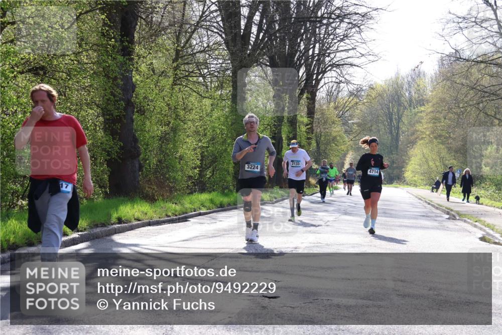 12.04.2026 - 45. Internationalen Wilhelmsburger Insellauf Yannick Fuchs http://msf.ph/oto/9492229 12.04.2026 10:44:12 Laufen 17, 3224, 2133, 4714 meine-sportfotos.de