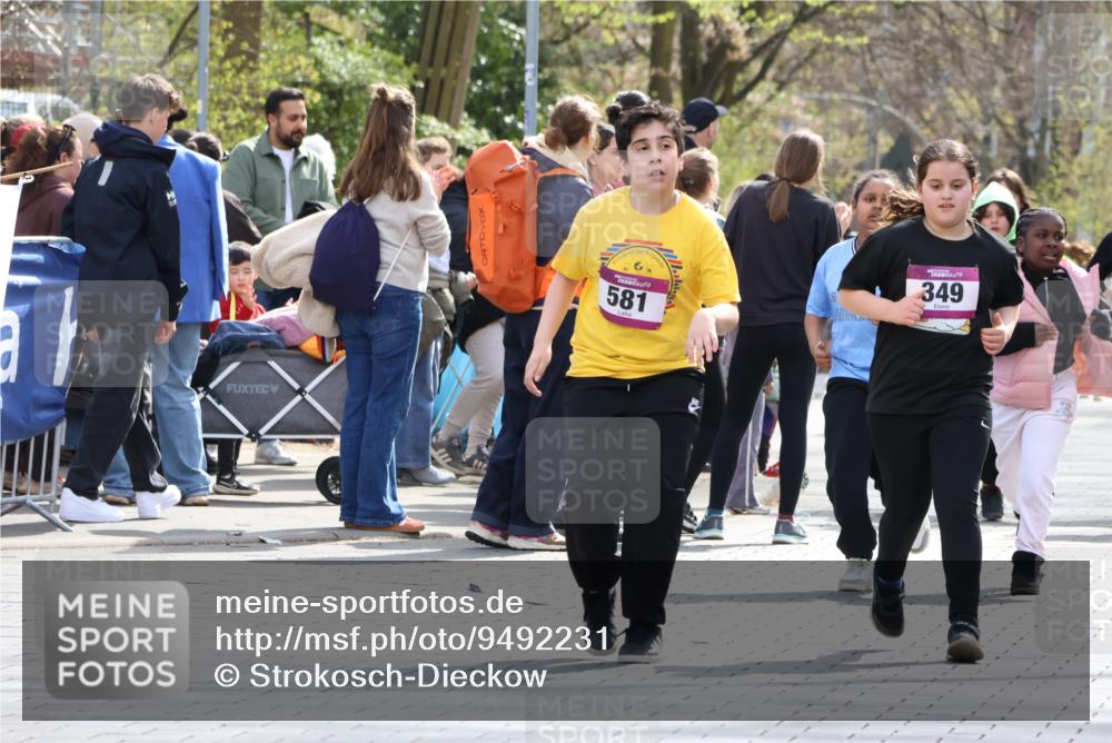 12.04.2026 - 45. Internationalen Wilhelmsburger Insellauf Strokosch-Dieckow http://msf.ph/oto/9492231 12.04.2026 14:52:05 Ziel 114, 341 meine-sportfotos.de