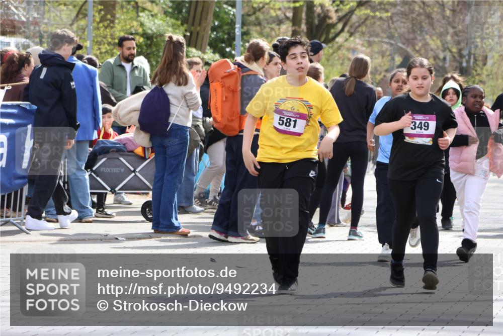 12.04.2026 - 45. Internationalen Wilhelmsburger Insellauf Strokosch-Dieckow http://msf.ph/oto/9492234 12.04.2026 14:52:05 Ziel 114, 341 meine-sportfotos.de