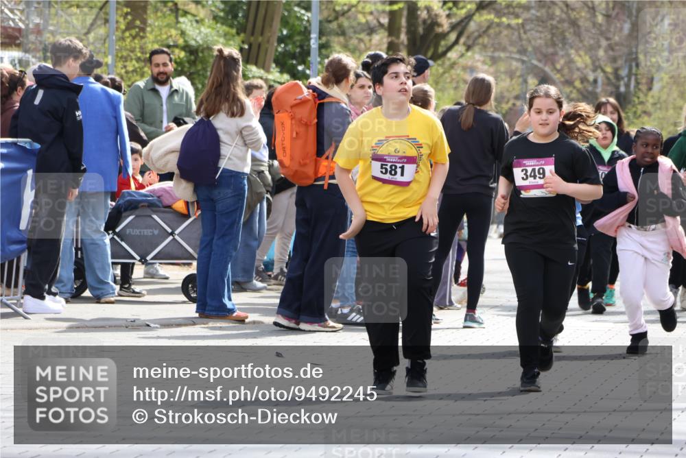 12.04.2026 - 45. Internationalen Wilhelmsburger Insellauf Strokosch-Dieckow http://msf.ph/oto/9492245 12.04.2026 14:52:05 Ziel 114, 341 meine-sportfotos.de