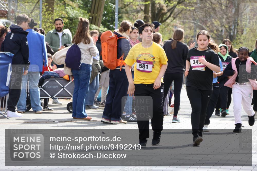 12.04.2026 - 45. Internationalen Wilhelmsburger Insellauf Strokosch-Dieckow http://msf.ph/oto/9492249 12.04.2026 14:52:05 Ziel 114, 341 meine-sportfotos.de