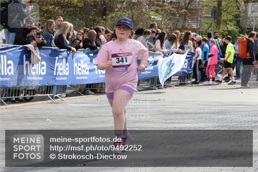 12.04.2026 - 45. Internationalen Wilhelmsburger Insellauf Strokosch-Dieckow http://msf.ph/oto/9492252 12.04.2026 14:52:01 Ziel 520, 350, 892, 490, 114, 341 meine-sportfotos.de